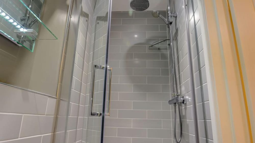 King Room, Ensuite (Shower Only) photo 2