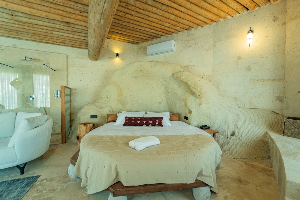 Honeymoon Suite - Photo 12