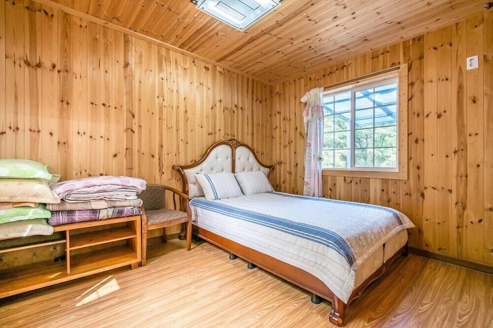 Room (Hurb (Group))
