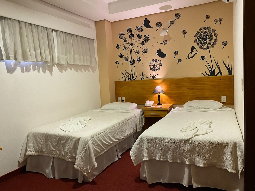 Standard Twin Room, 2 Twin Beds photo 3