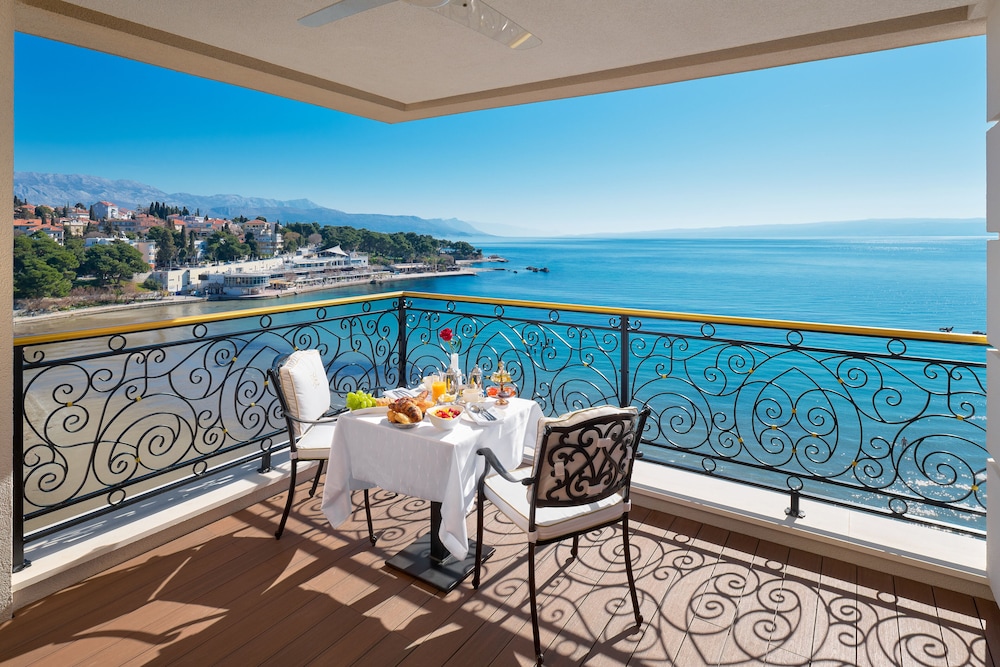 Luxury suite (Sea front, Balcony, Jacuzzi) - Photo 4
