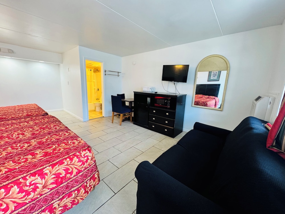 Suite - Photo 25