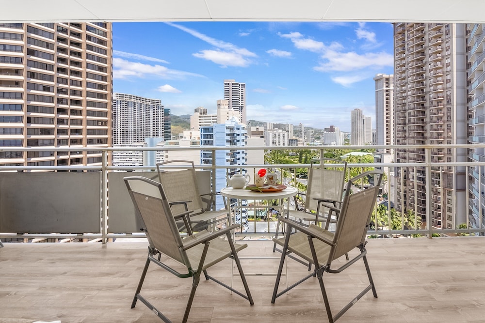 Ilikai Hotel Condo at Waikiki No Parking: Apartment (1 Bedroom) photo
