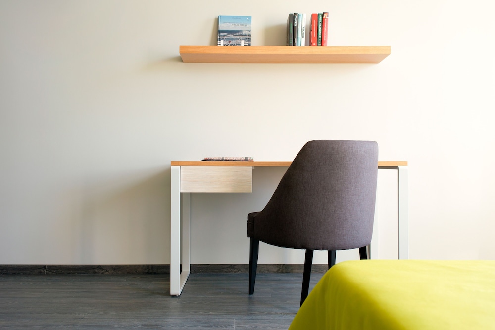 Family Room, Kitchenette - Photo 11