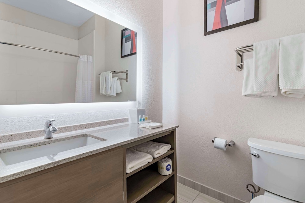 Suite, Multiple Beds, Non Smoking - Photo 2