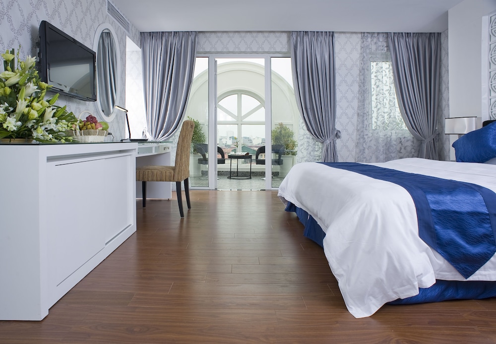 Panoramic Room, 1 King Bed, Balcony, City View