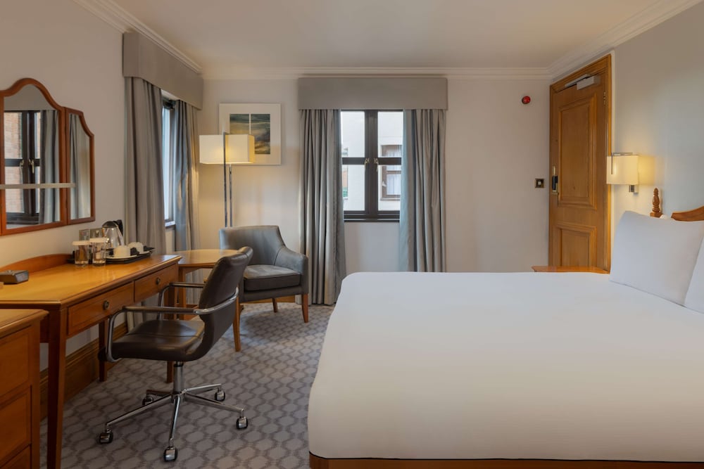 Room, 1 Double Bed (Double Hilton Guest Room) - Photo 4