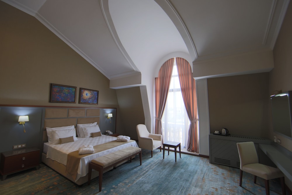 Business Suite photo 3
