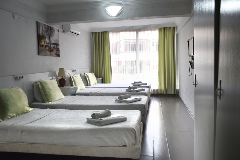 Economy Triple Room