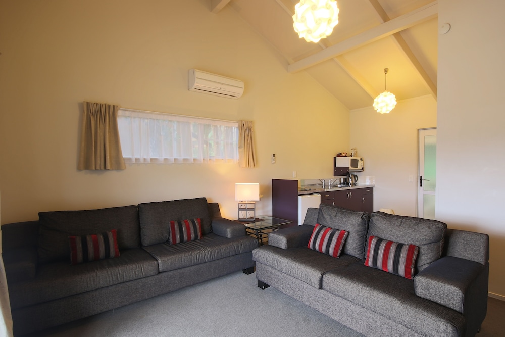 Family Room, 2 Bedrooms photo 2