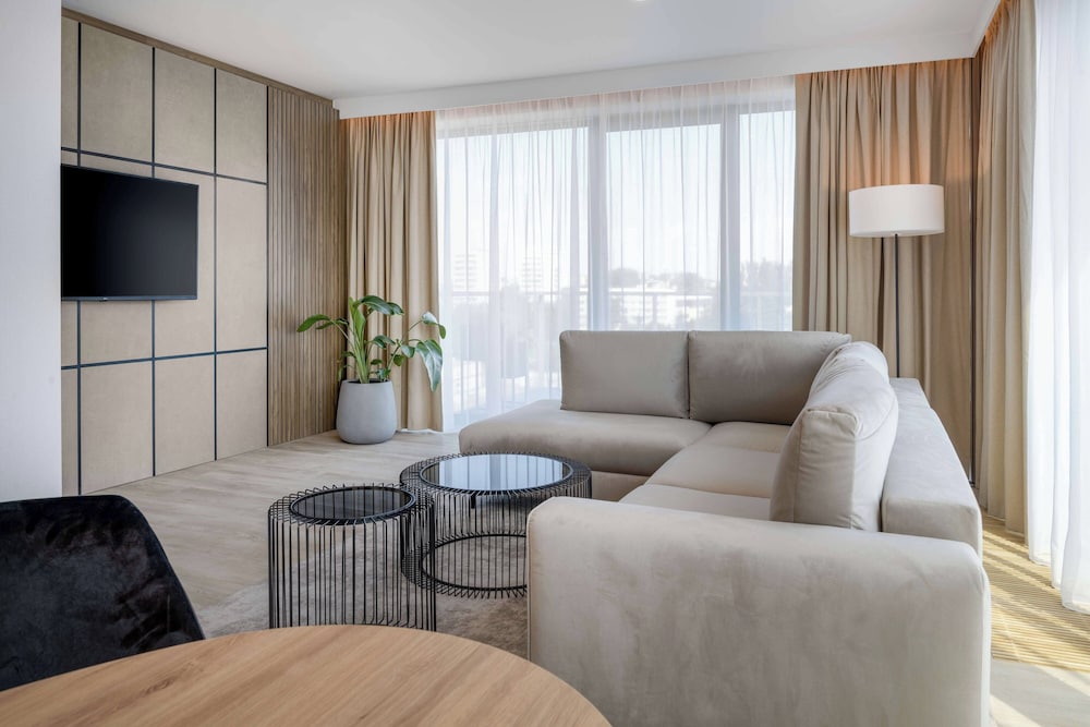 Suite, 1 Bedroom, Terrace - Photo 4