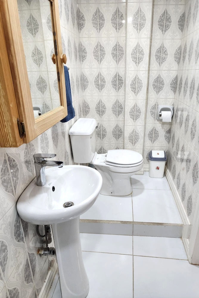 Luxury Apartment, 3 Bedrooms, Patio, Courtyard View photo 2