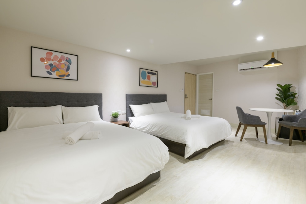 Comfort Twin Room, 2 Double Beds, No Windows photo 1