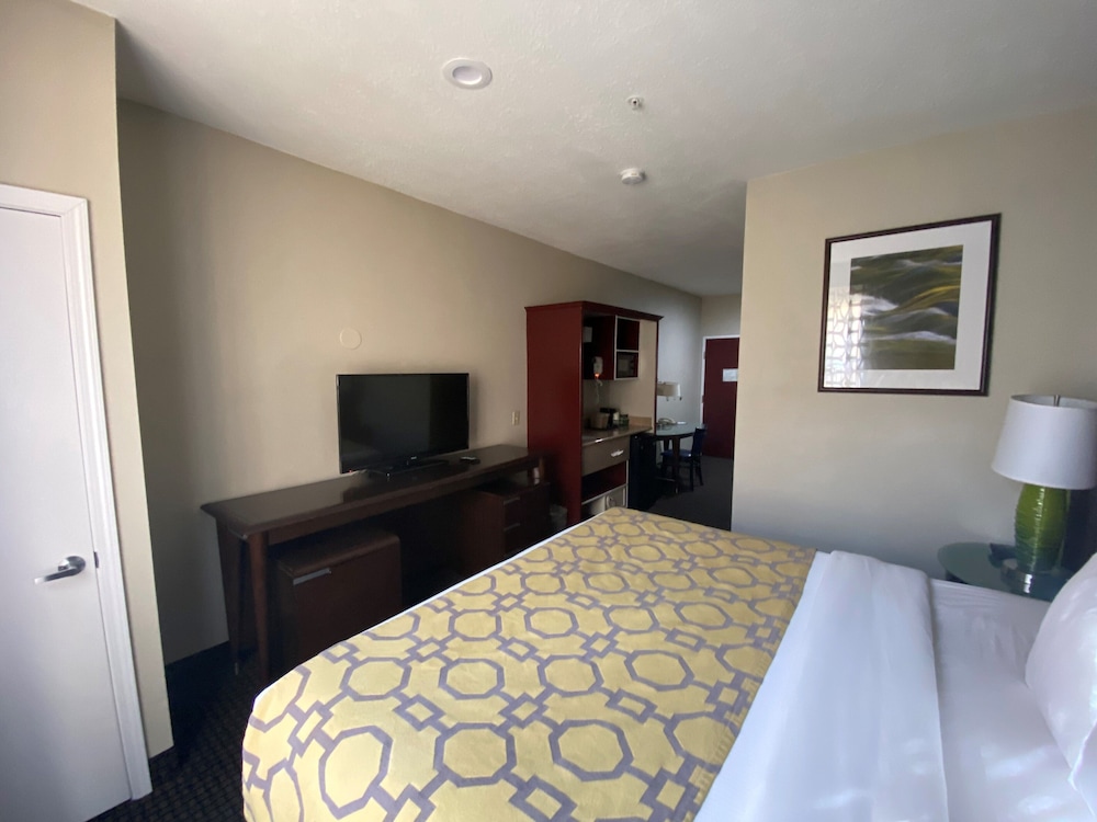 Comfort Room, 1 King Bed, Non Smoking, Mountain View photo 3