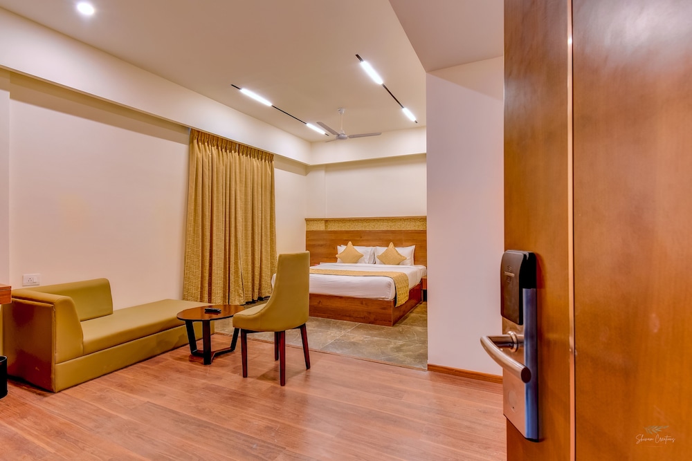 Executive Room - Photo 6