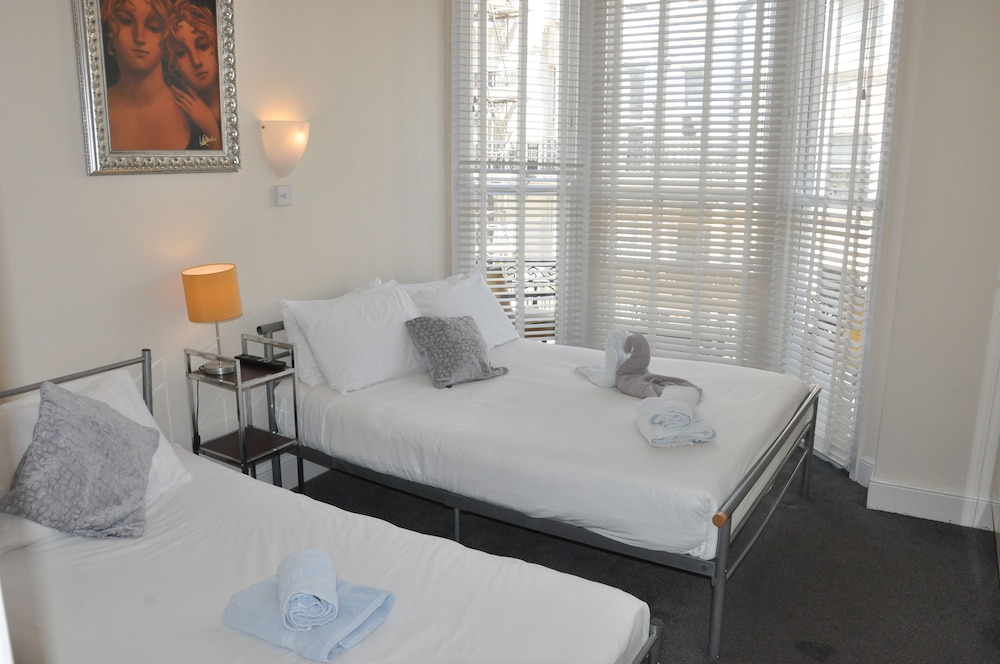 Superior Triple Room photo 3