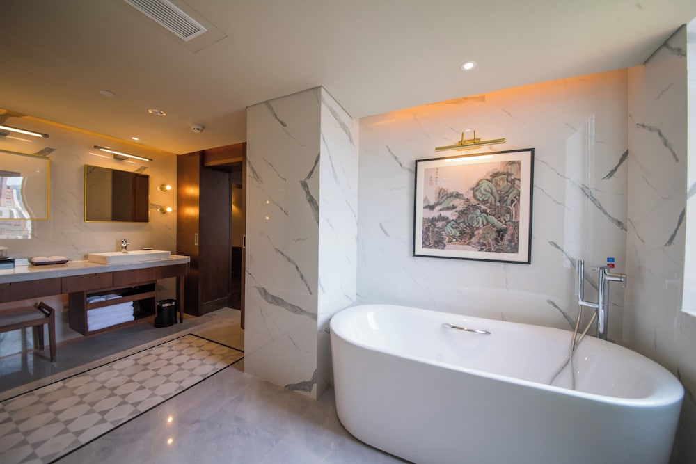 Deluxe Suite photo 2
