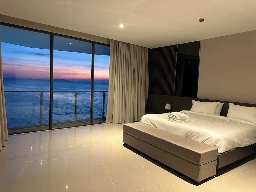 Exclusive suite corner sea view