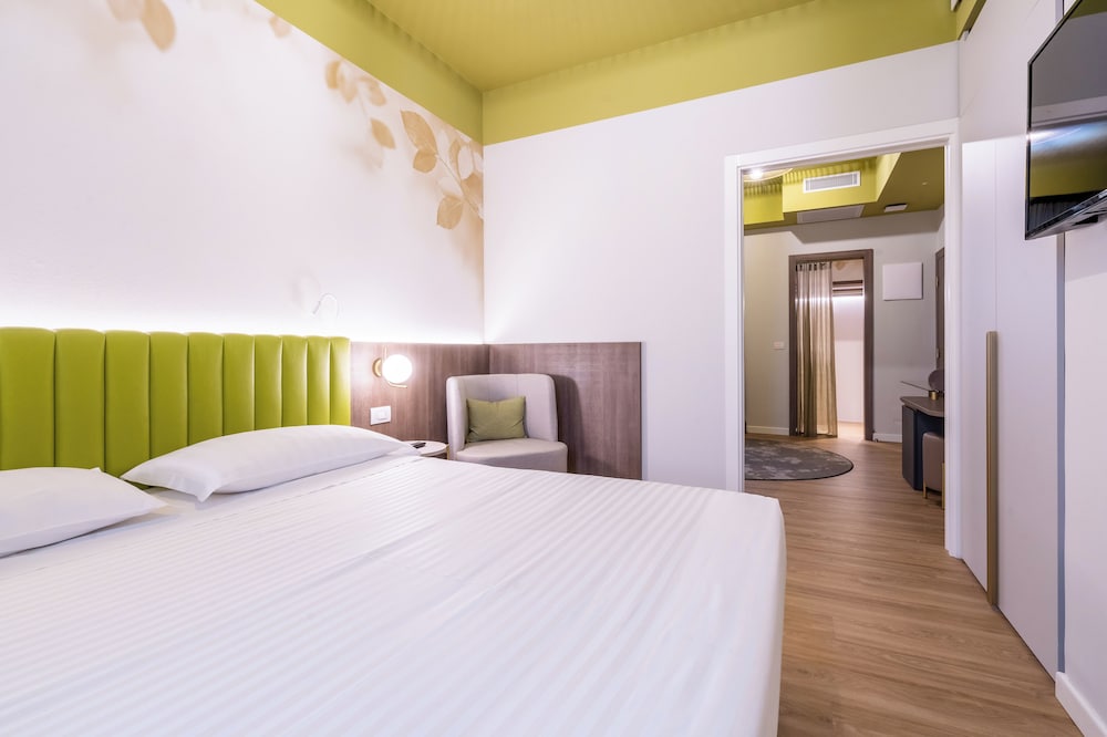 Superior Quadruple Room - Photo 1