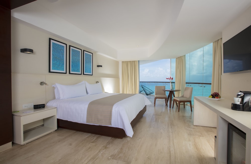 Altitude Corner Suite Ocean Front