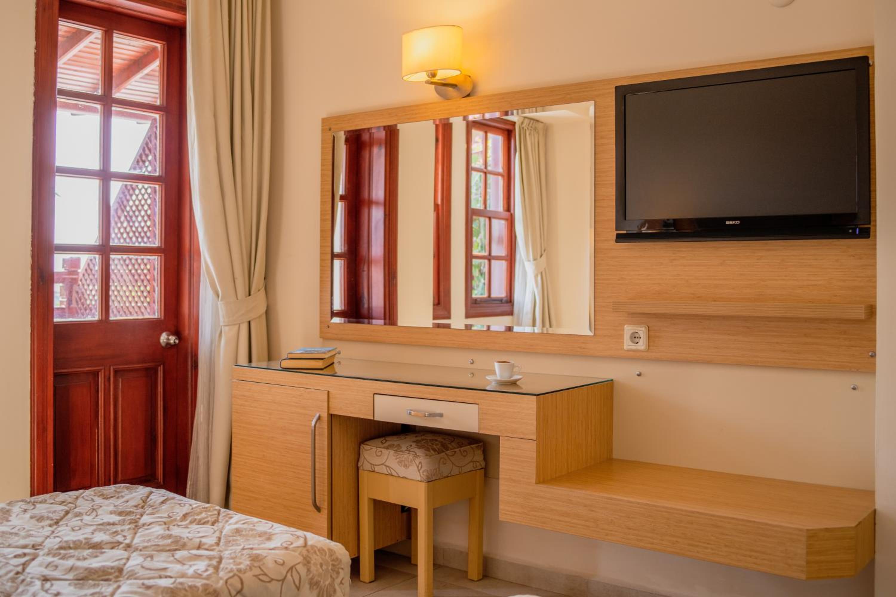 Standard Double or Twin Room - Photo 4