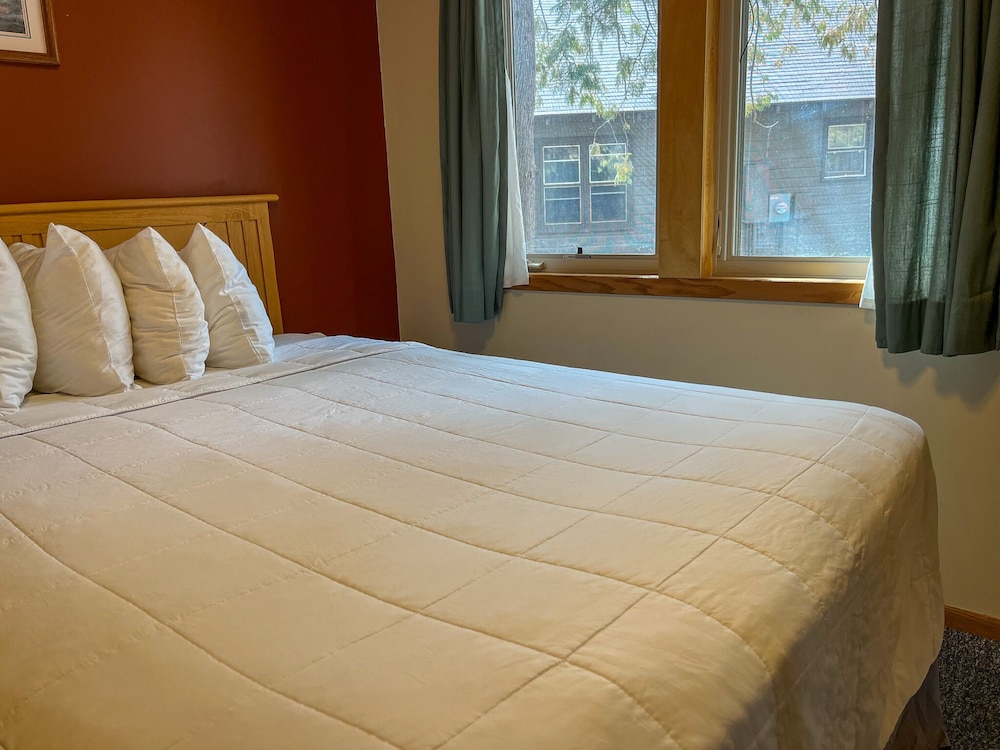 Four Bedroom Cabin with Kitchen photo 1