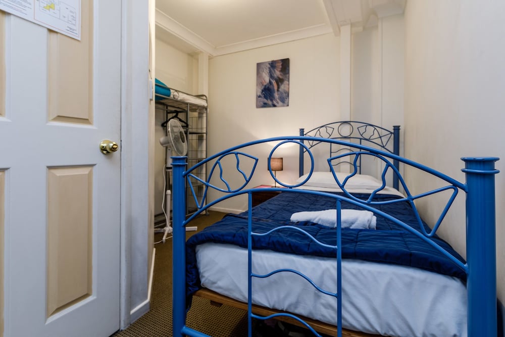 Shared Dormitory, Women only photo 3