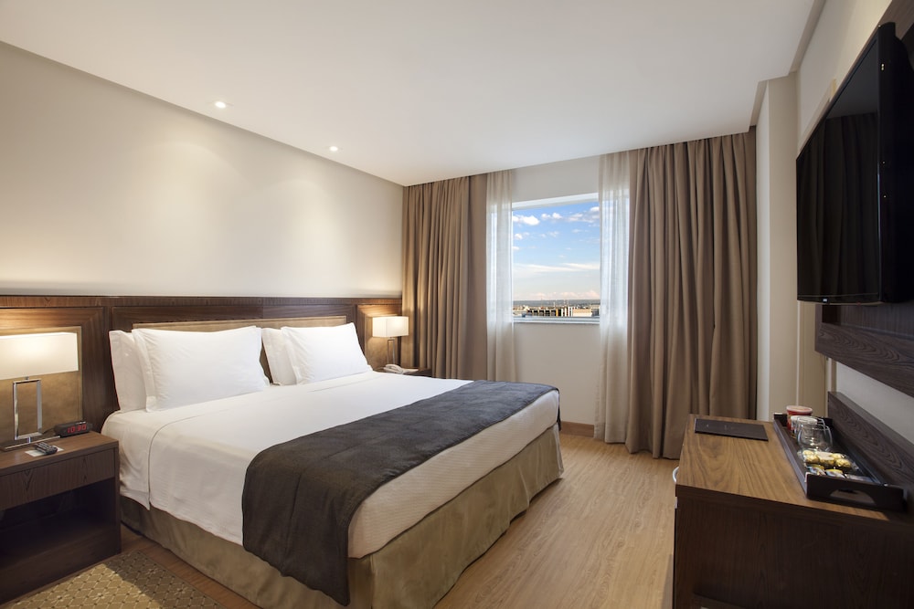 Executive Room, City View thumbnail 6