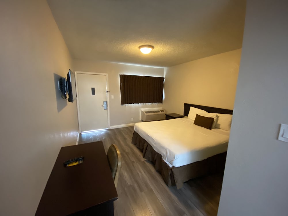 Standard Room, 1 King Bed - Photo 2