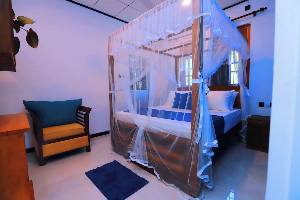 Standard Room, 1 King Bed, Non Smoking, Garden View