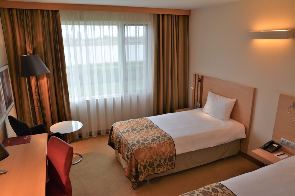 Twin Room, Lake View photo 1