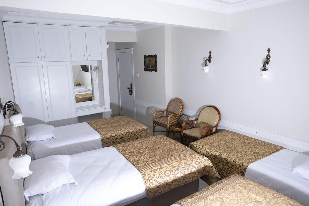 Standard Triple Room, 3 Twin Beds photo 2
