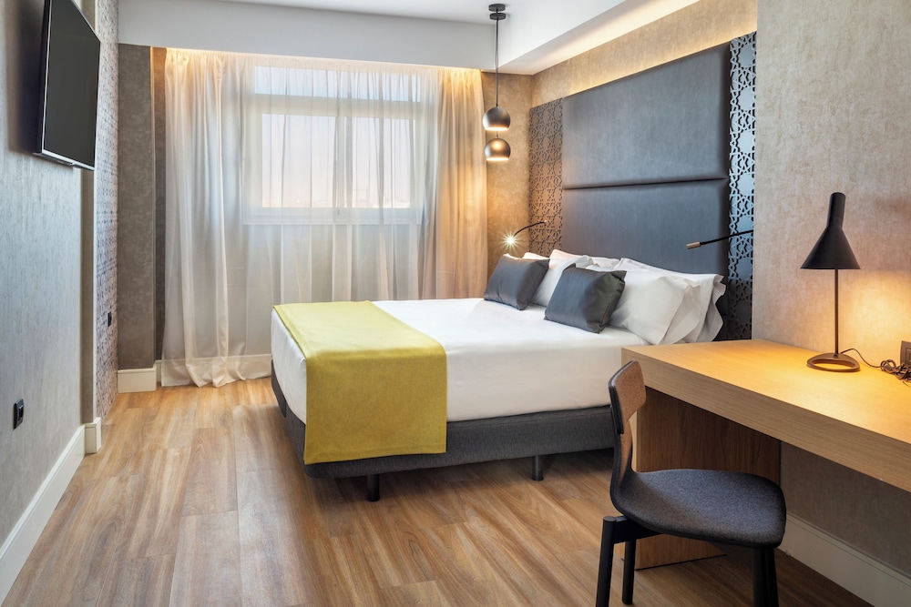 Premium Double Room, City View - Photo 1