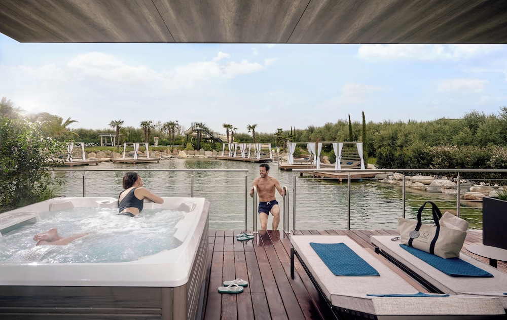 Family Suite, 2 Bedrooms, Non Smoking, Pool View, photo 6