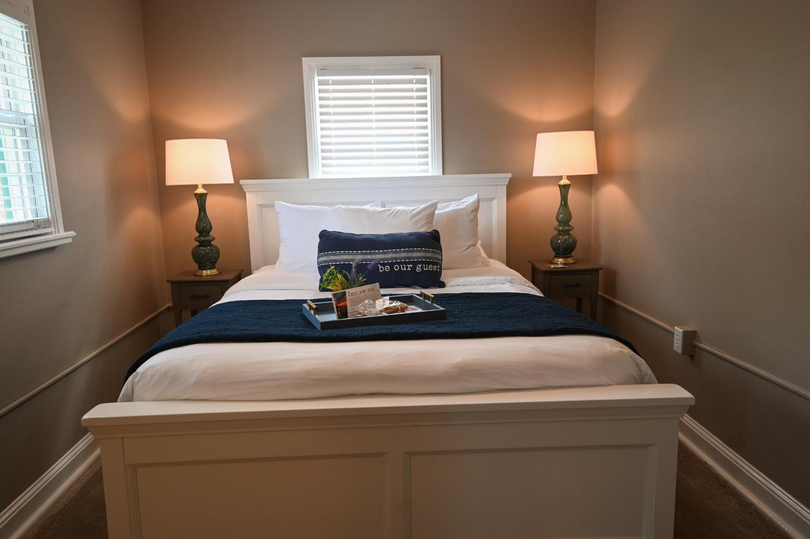 One-Bedroom Suite - Photo 11