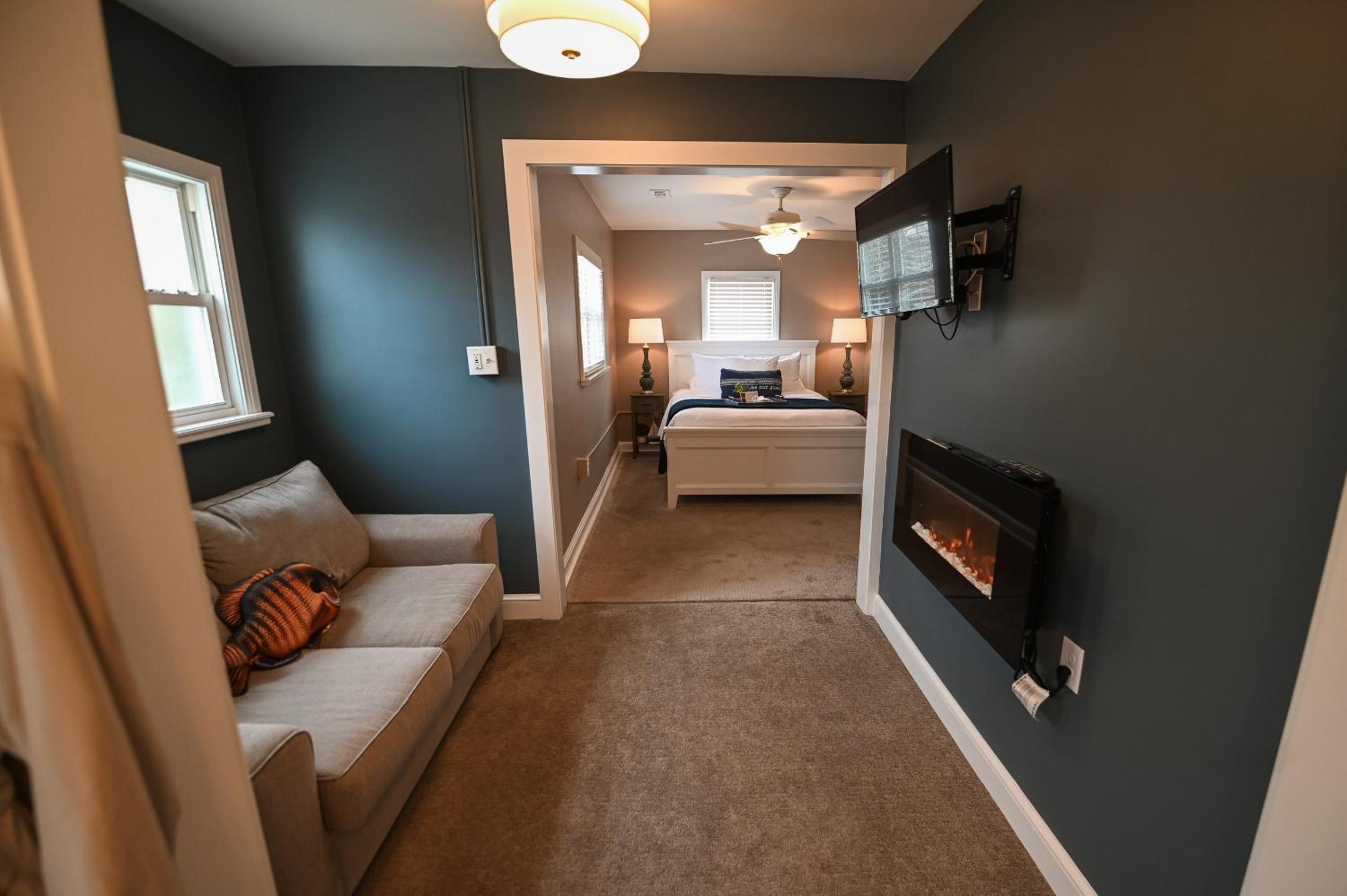 One-Bedroom Suite - Photo 10