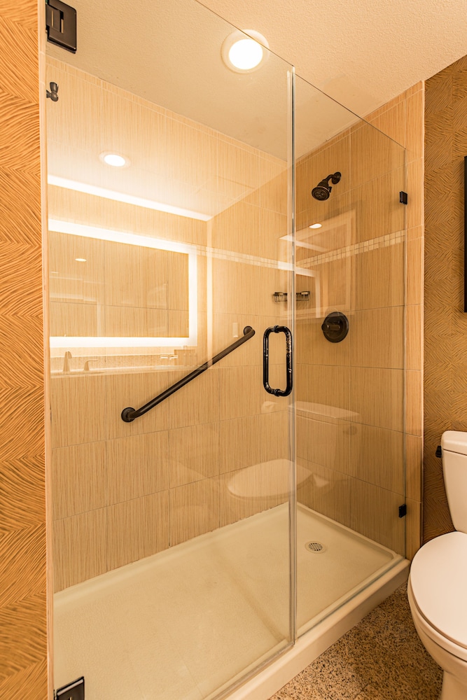 Deluxe Room, 1 King Bed, Fireplace (Deluxe King with Balcony and Fireplac) - Photo 2