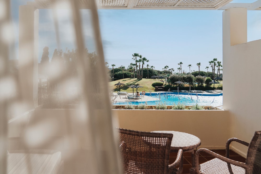 Junior Room, Pool View (Suit -2 Adults) - Photo 1