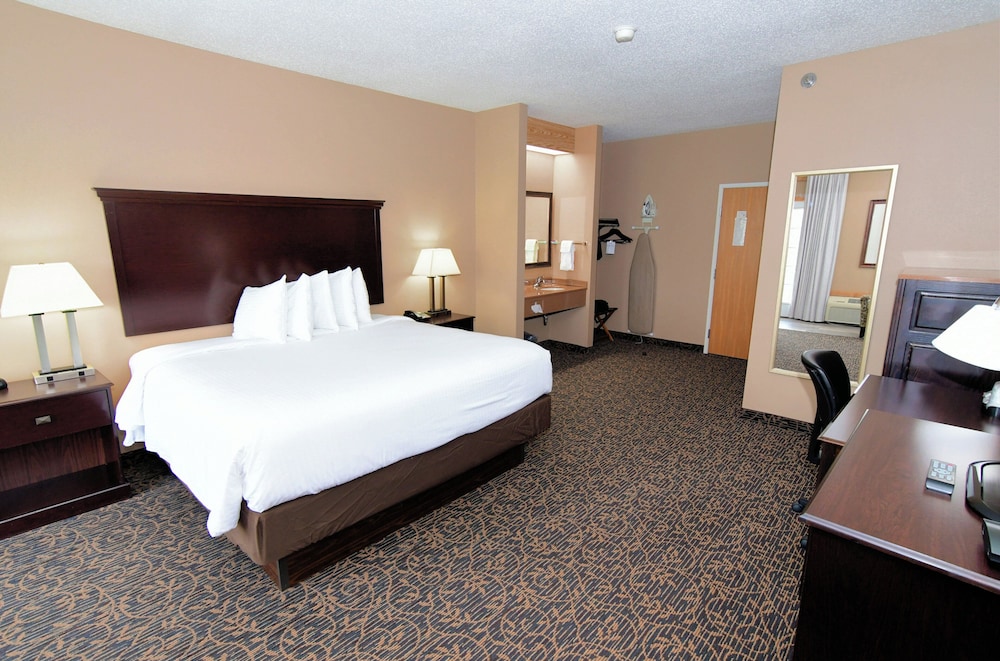 Suite, 1 King Bed, Non Smoking photo 2