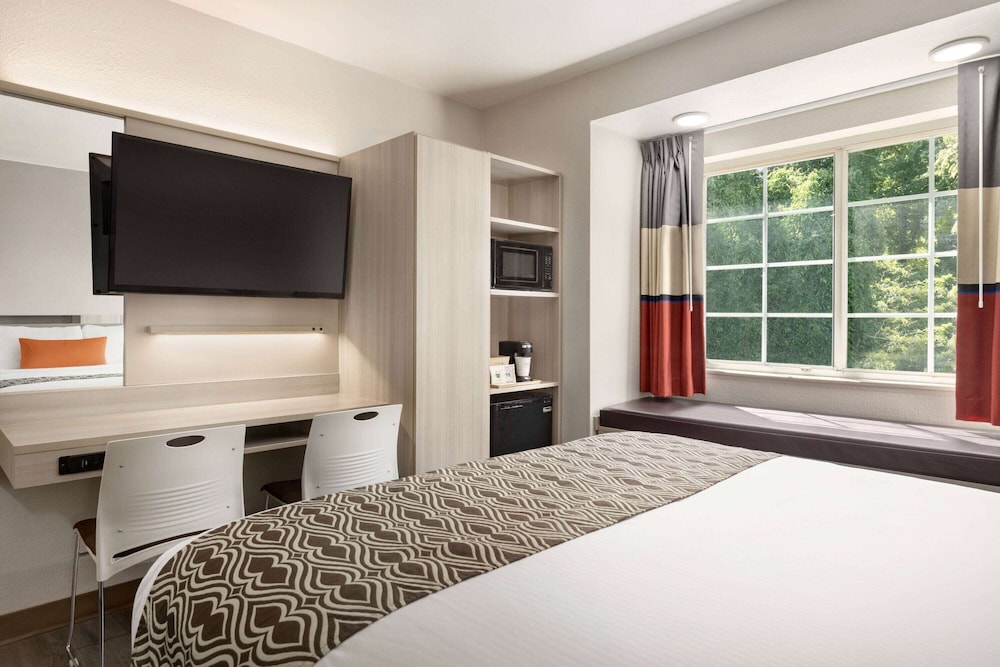 Room, 1 Queen Bed, Non Smoking - Photo 4