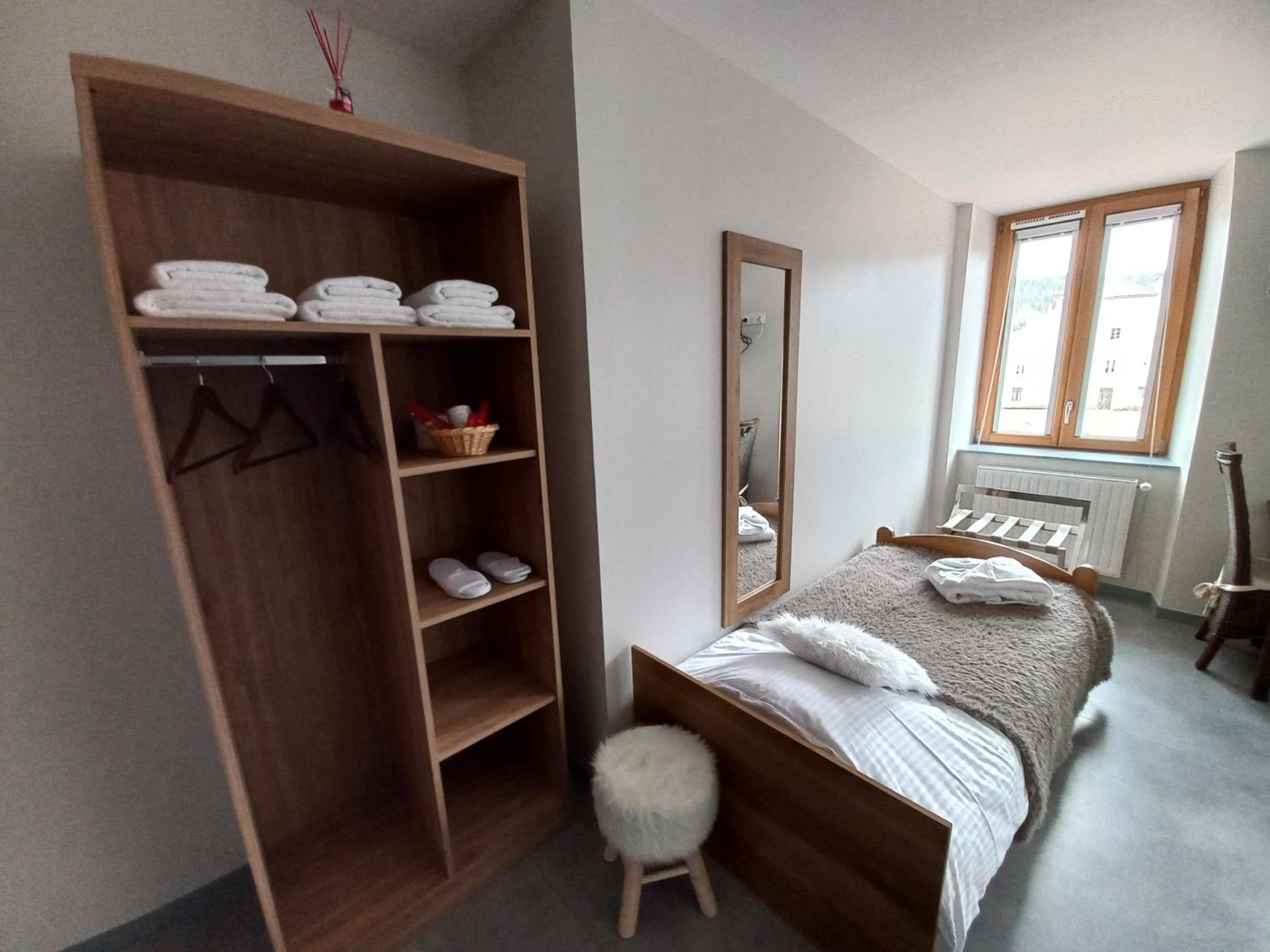 Deluxe Family Room photo 3