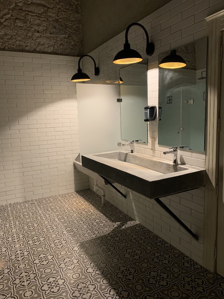 Comfort Shared Dormitory, Men Only, Shared Bathroom photo 2