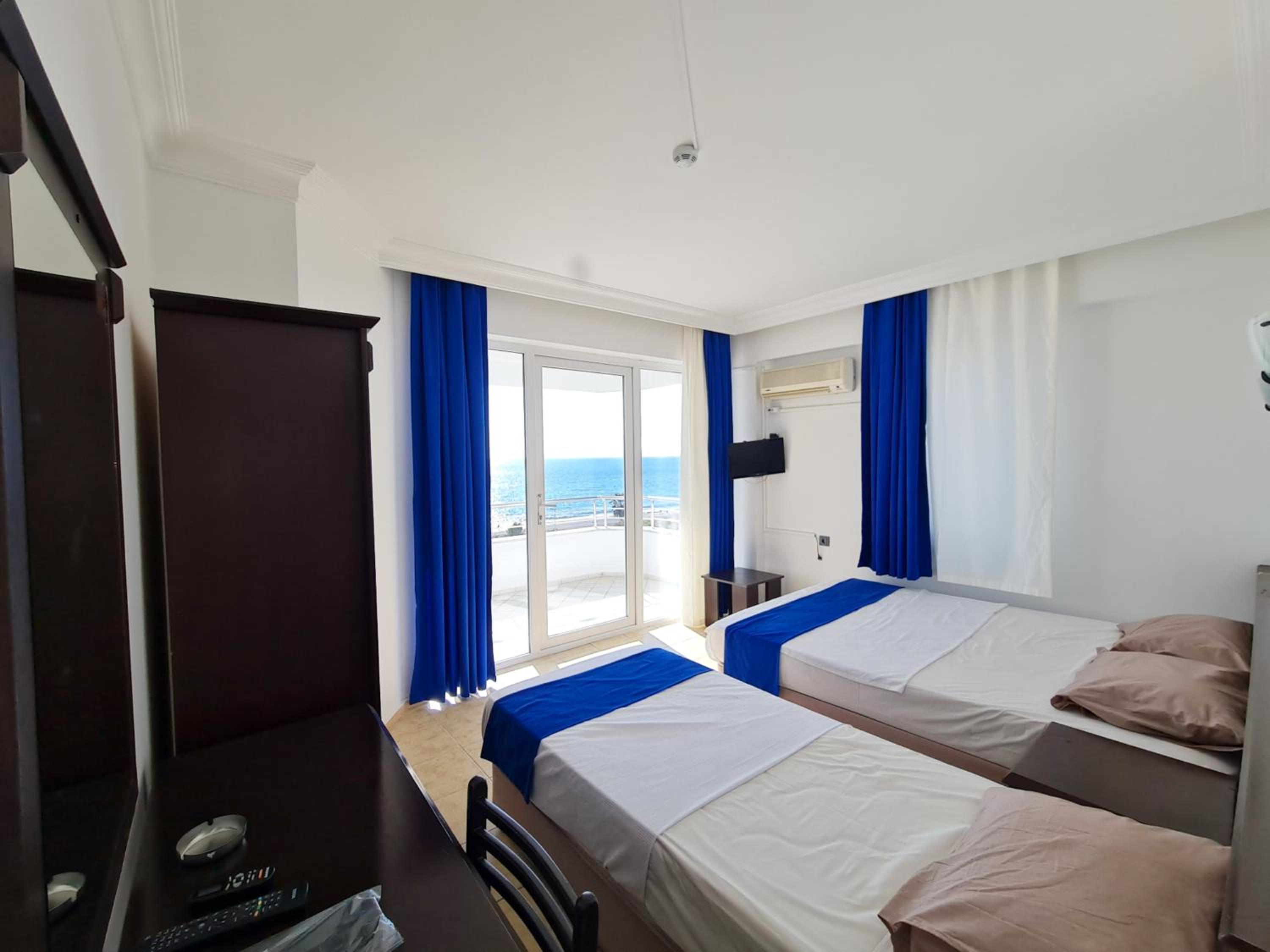 Standard Triple Room With Sea View