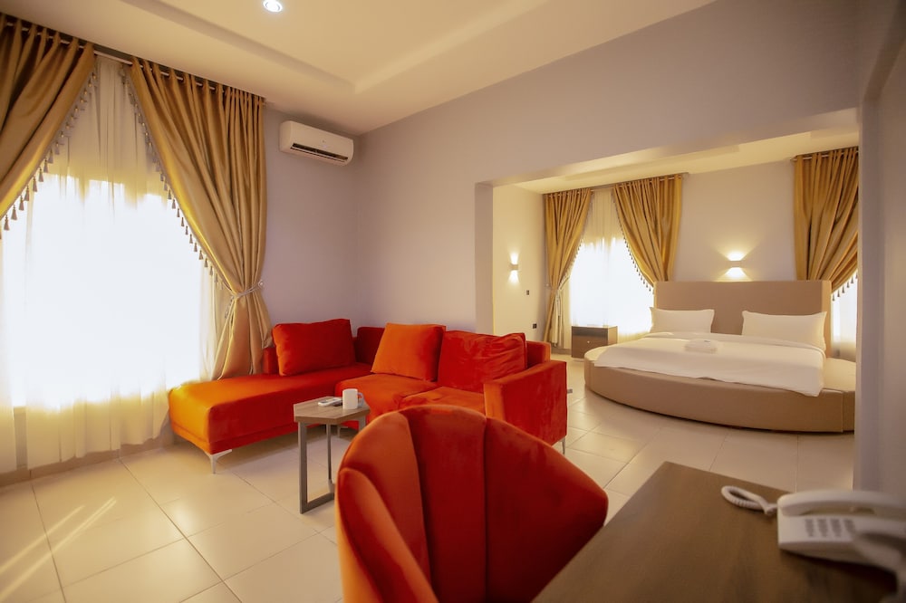 Royal Suite - Photo 2