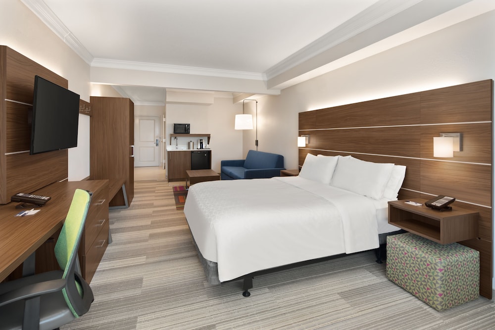 Suite, 1 Queen Bed, Accessible (Mobility Tub) - Photo 2