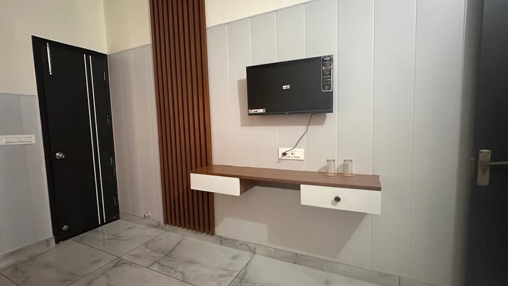 Deluxe Double Room, City View photo 3