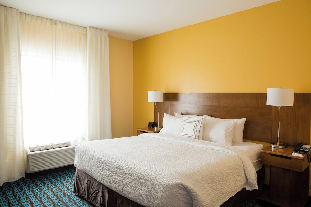 Room, 1 King Bed (Mobility/Hearing Access, Roll-In Shwr) photo 1