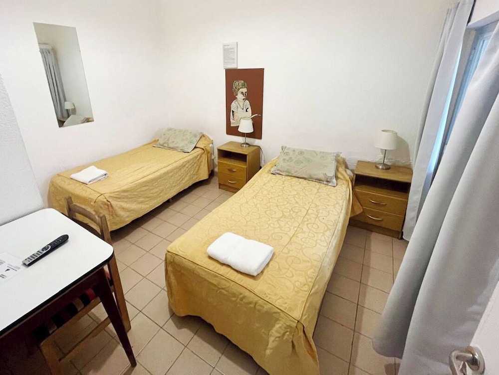 Economy Twin Room photo 2