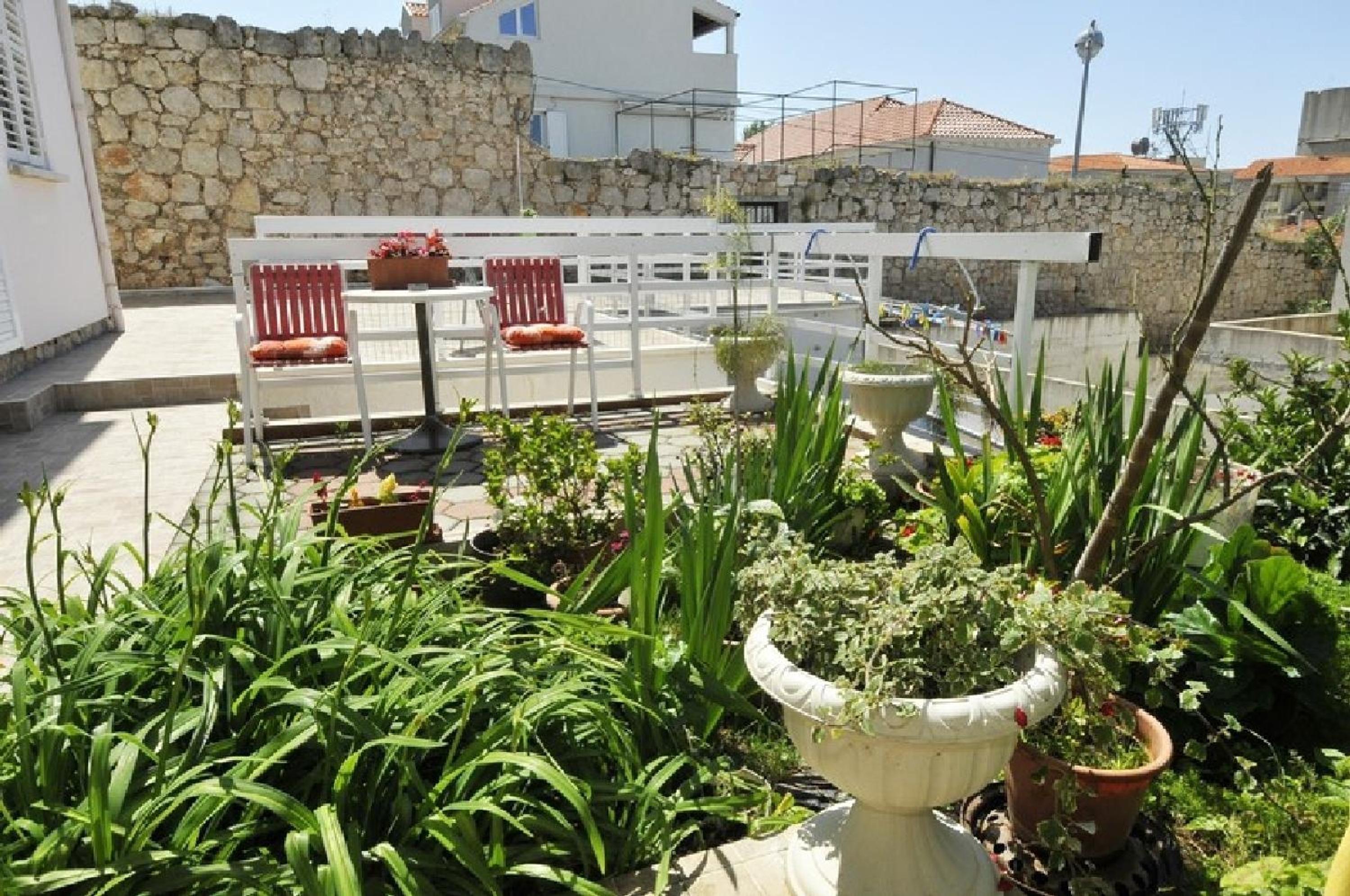 One-Bedroom Apartment with Terrace and Garden View photo 3