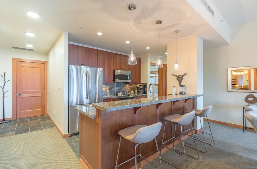 Luxury Condo, 3 Bedrooms photo 2